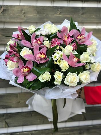 Букет цветов из: Розы и Хризантемы в Орловском Забайкальского края