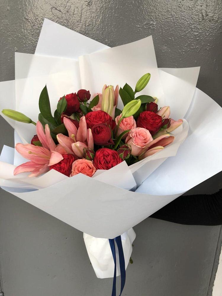 Букет цветов из: Лилии и Розы в Орловском Забайкальского края