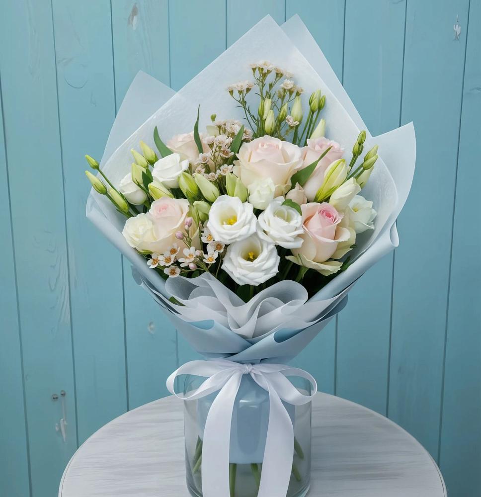 Букет цветов из: Розы и Лизиантусы в Орловском Забайкальского края