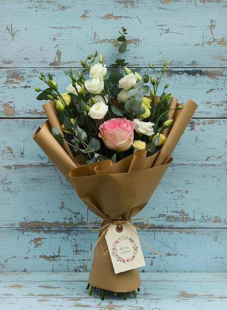 Букет цветов из: Розы и Лизиантусы в Орловском Забайкальского края