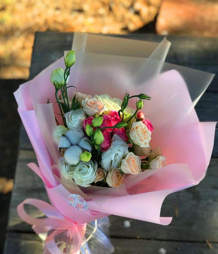 Букет цветов из: Розы и Лизиантусы в Орловском Забайкальского края