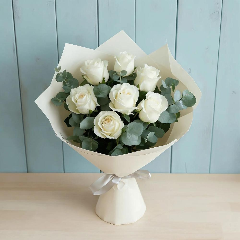 Букет Белые розы в Эвкалипте в Орловском Забайкальского края