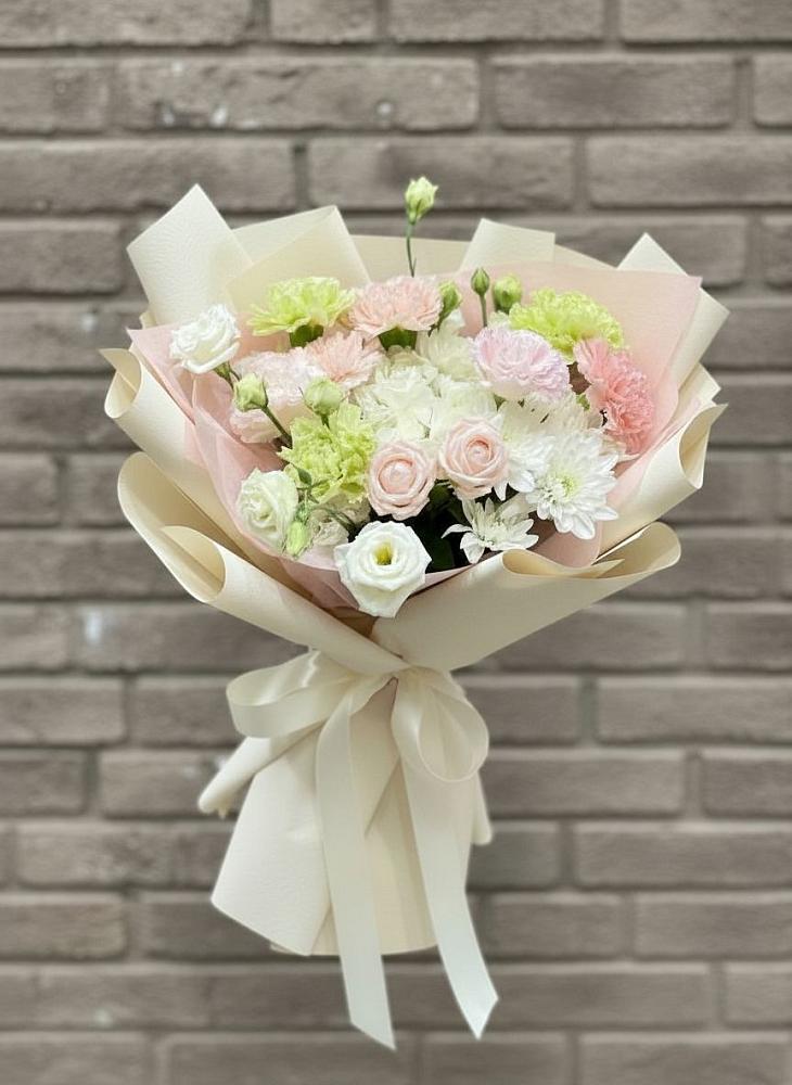 Букет цветов из: Гвоздики, Розы, Лизиантусы и Хризантемы в Орловском Забайкальского края