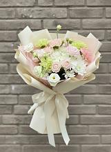 Букет цветов из:  Гвоздики, Розы, Лизиантусы и Хризантемы в Орловском Забайкальского края