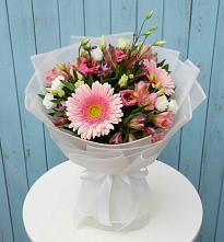 Букет цветов из:  Герберы, Альстромерии и Лизиантусы в Орловском Забайкальского края