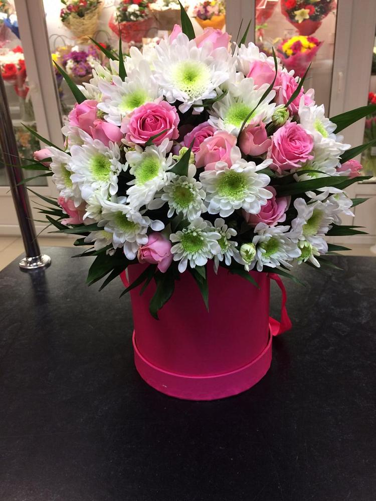 Цветочная композиция из Розы и Хризантемы в шляпной коробке в Орловском Забайкальского края