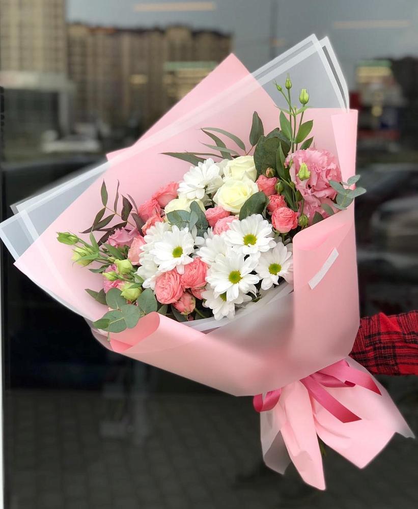 Букет нежный в Орловском Забайкальского края Букет цветов из: Розы, Лизиантусы и Хризантемы в Орловском Забайкальского края