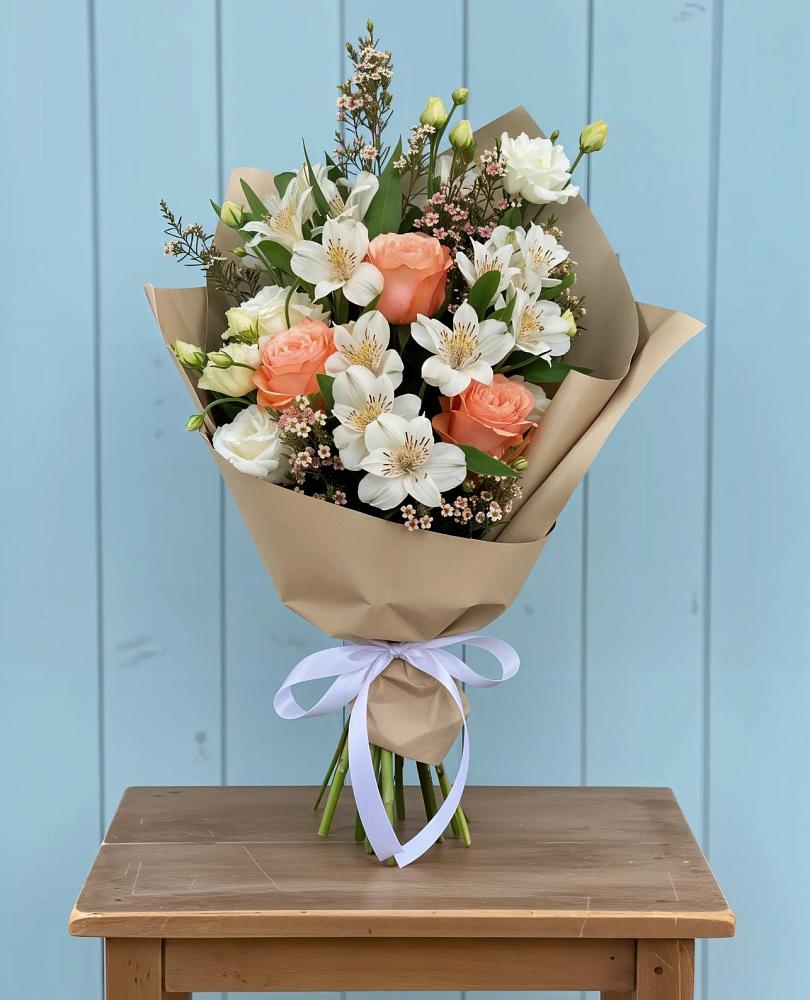Букет цветов из: Альстромерии, Лизиантусы, Розы и Хризантемы в Орловском Забайкальского края