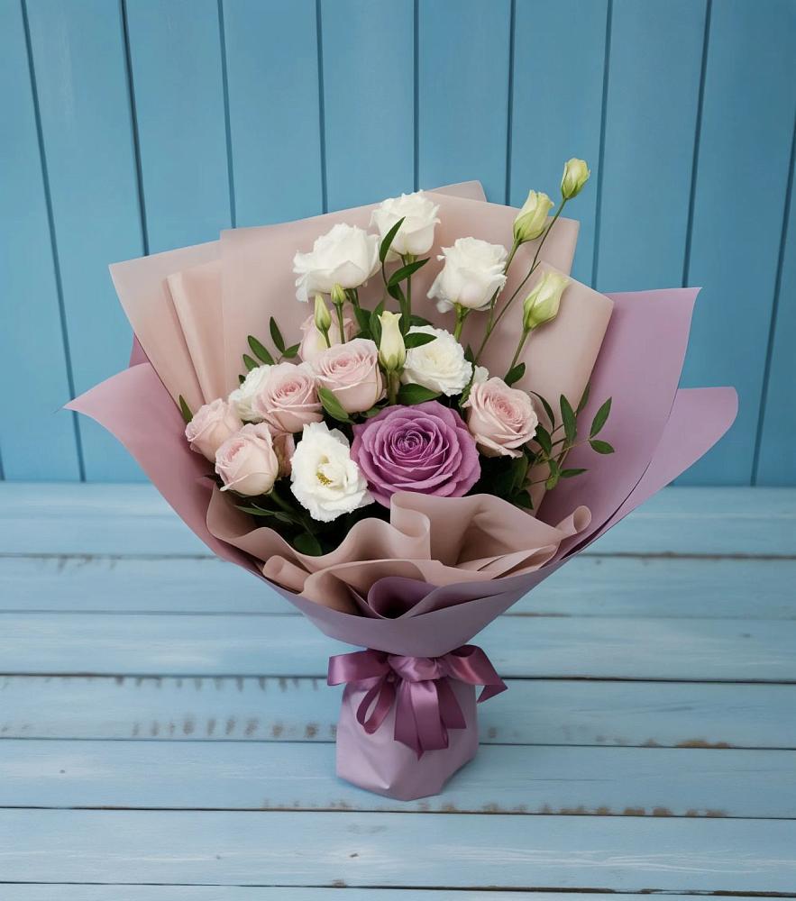 Букет цветов из: Розы и Лизиантусы в Орловском Забайкальского края